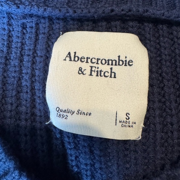 Abercrombie & Fitch Navy and White V-Neck Sweater - Picture 4 of 4